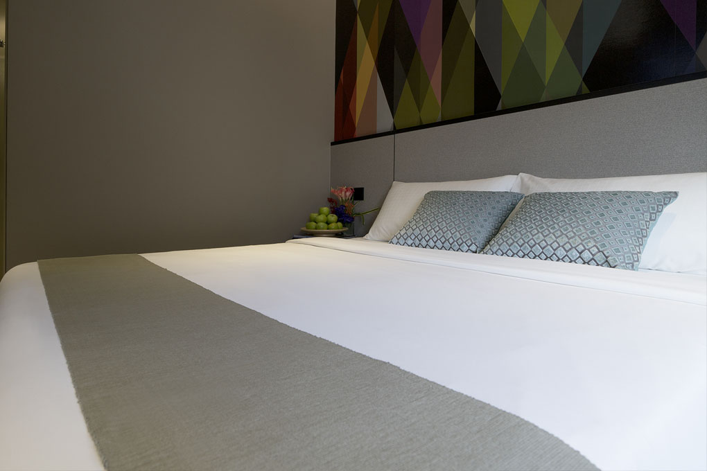 Superior Queen Room at Hotel Mi Singapore, 41 Bencoolen Street
