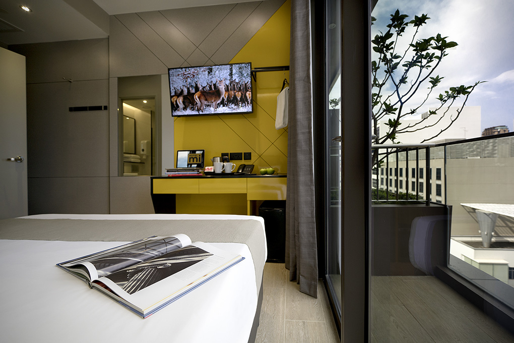Superior Queen Balcony Room at 41 Bencoolen Street