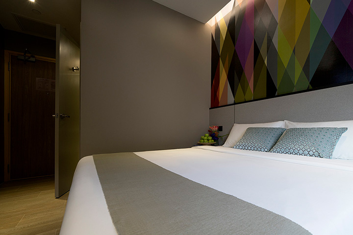 Superior Queen Room at Hotel Mi Singapore, 41 Bencoolen Street