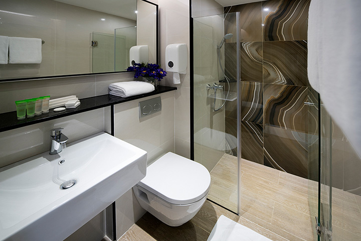 Toilet at Hotel Mi